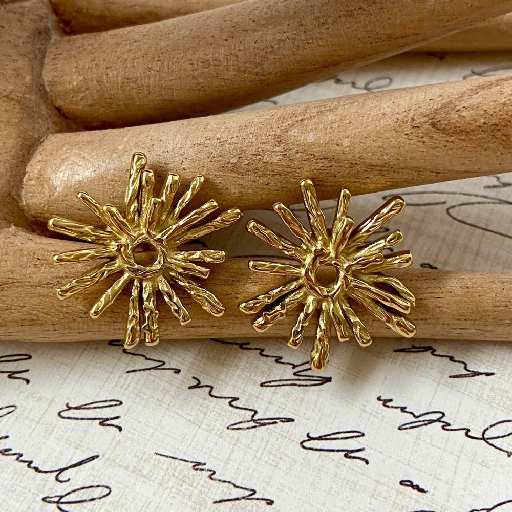 18K Gold‎ Plated Stainless Steel Textured Flower Stud Earrings NEW